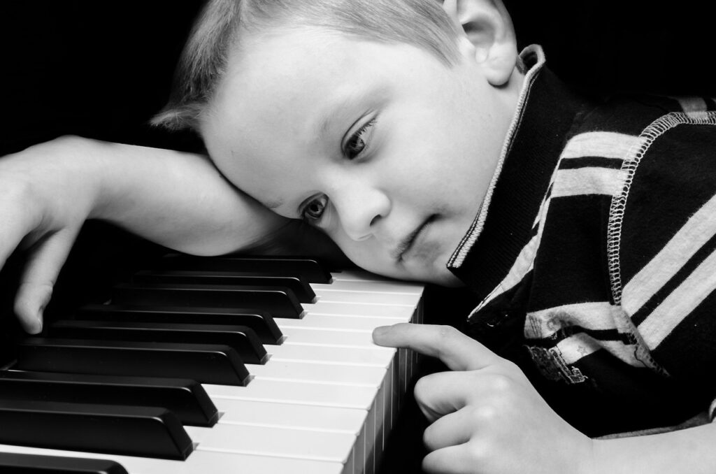 Réussir à jouer du piano dès le plus jeune âge
